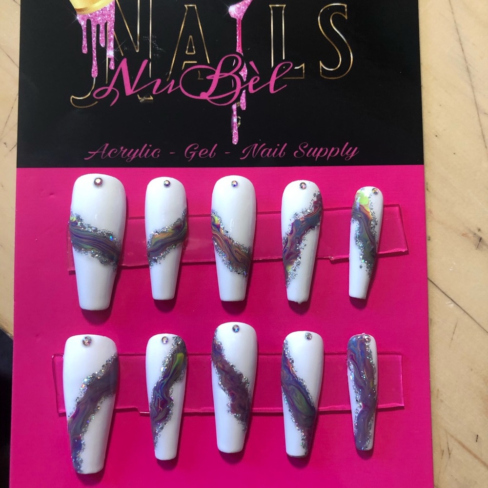 Press on nails